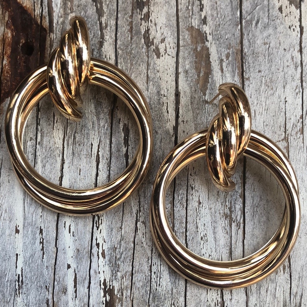 🌿Knock Knock Hoop Earrings! - Picture 2 of 5